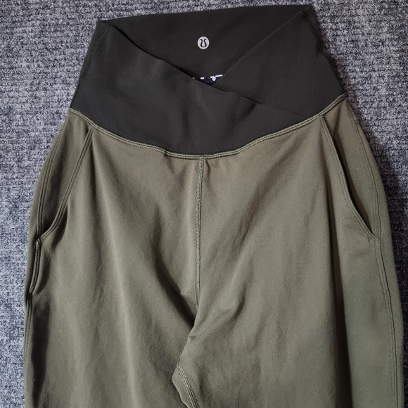 Lululemon Sunset Salutation Crop Fatigue Green Fold Over Waistband Size 4 - Picture 5 of 11